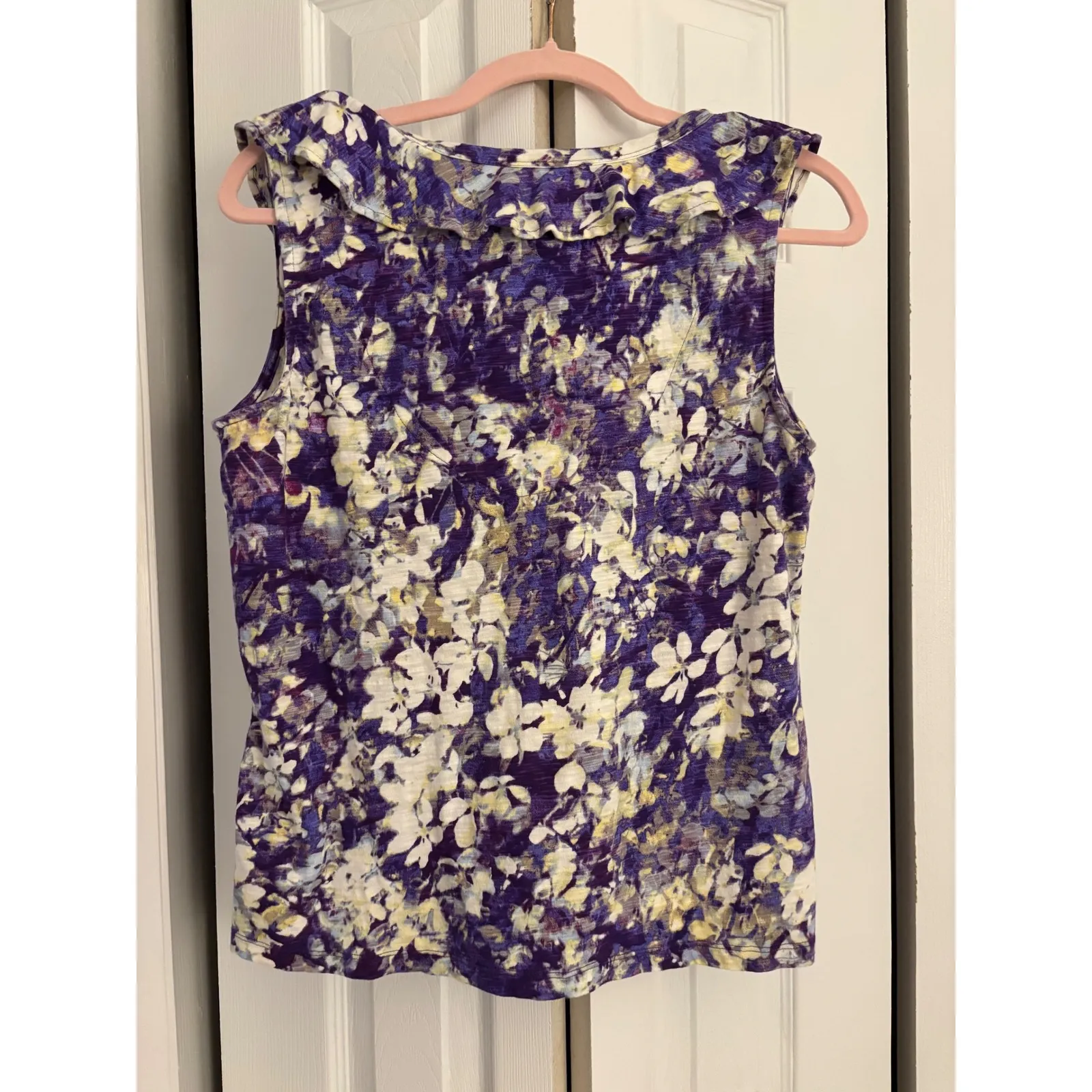 White House Black Market Outlet Sleeveless Ruffle V-Neck Top | Size Medium - Image 5