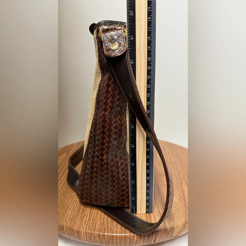 Brahmin Vintage Large Cream Woven Canvas  Brown Leather Shoulder Handbag Purse - Image 7
