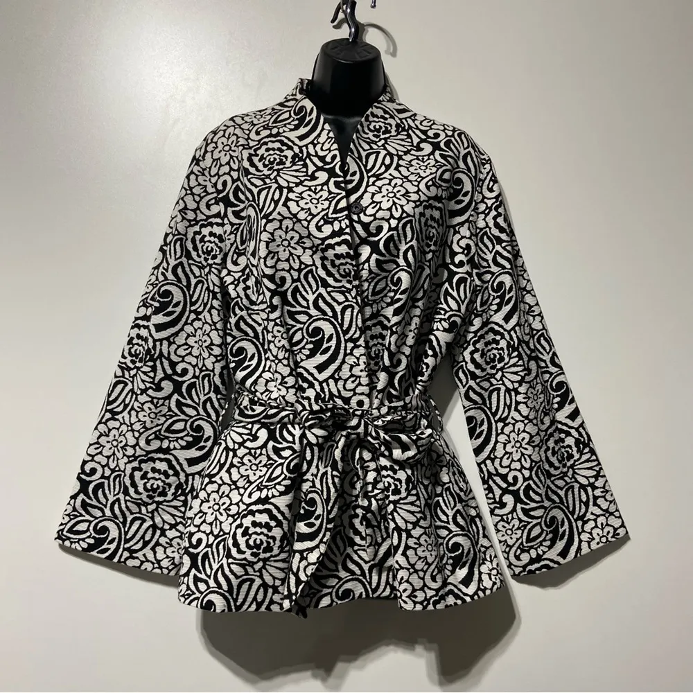 Chicos Black White Silk Floral Print Jacket Modern Gardens Irvetta Size Large - Image 2