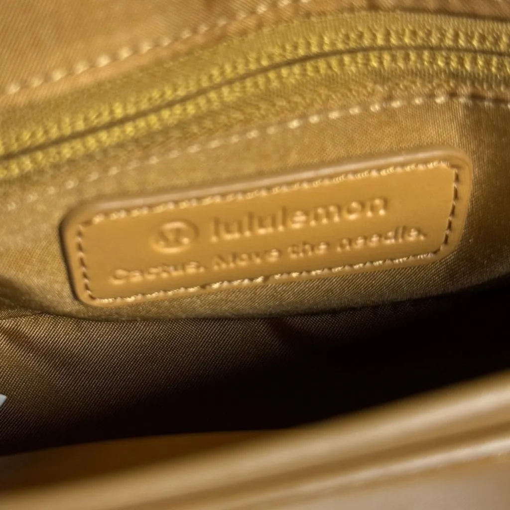 Lululemon Clean Lines Purse with Coin Pouch Brown Faux Leather NWT Limited Ed - Image 8