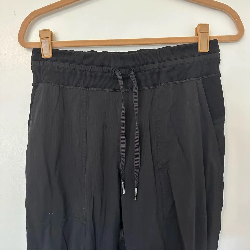Lululemon Dance Studio Crop Womens 6 Black - Image 4