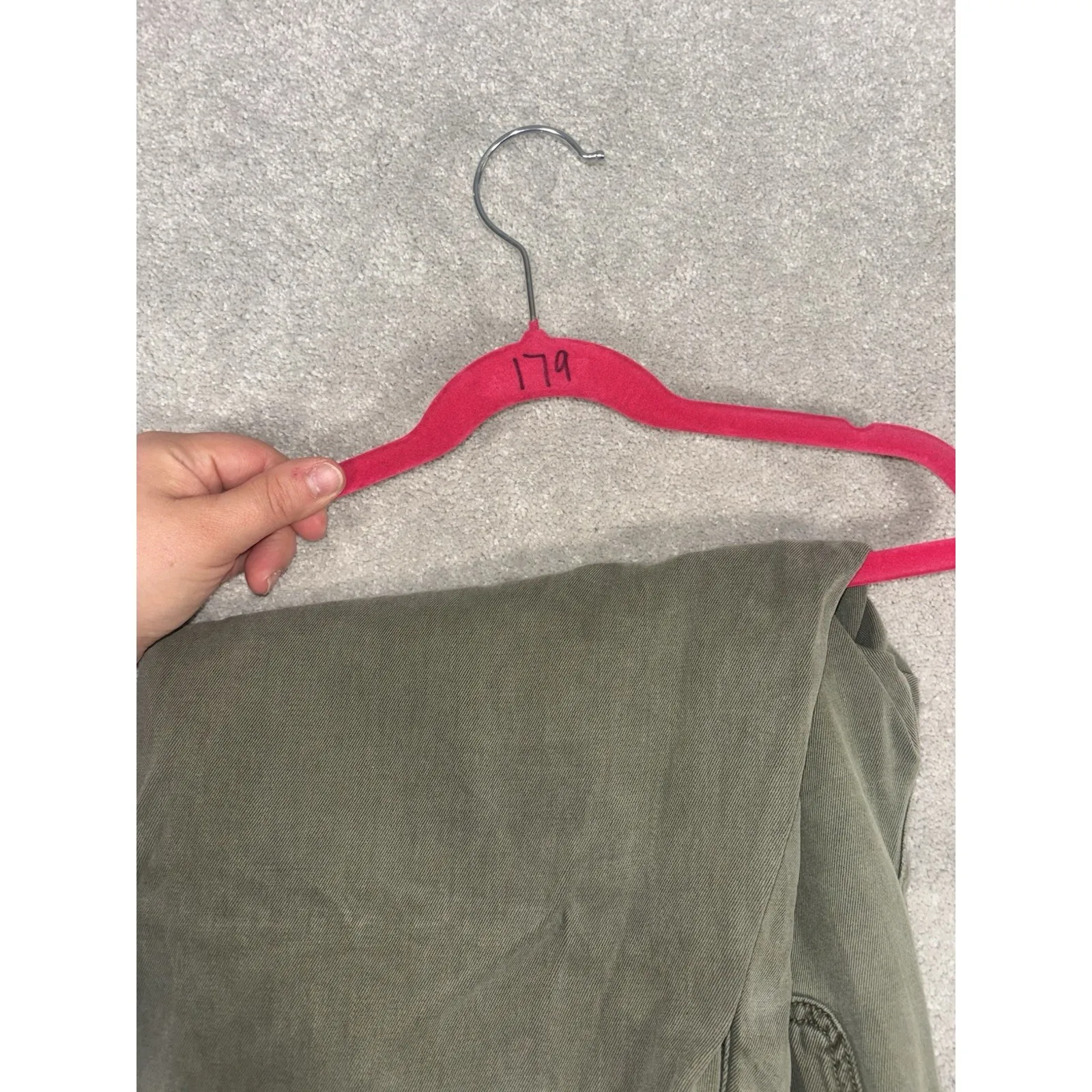 aerie olive green trousers raw hem relaxed fit pants - Image 9