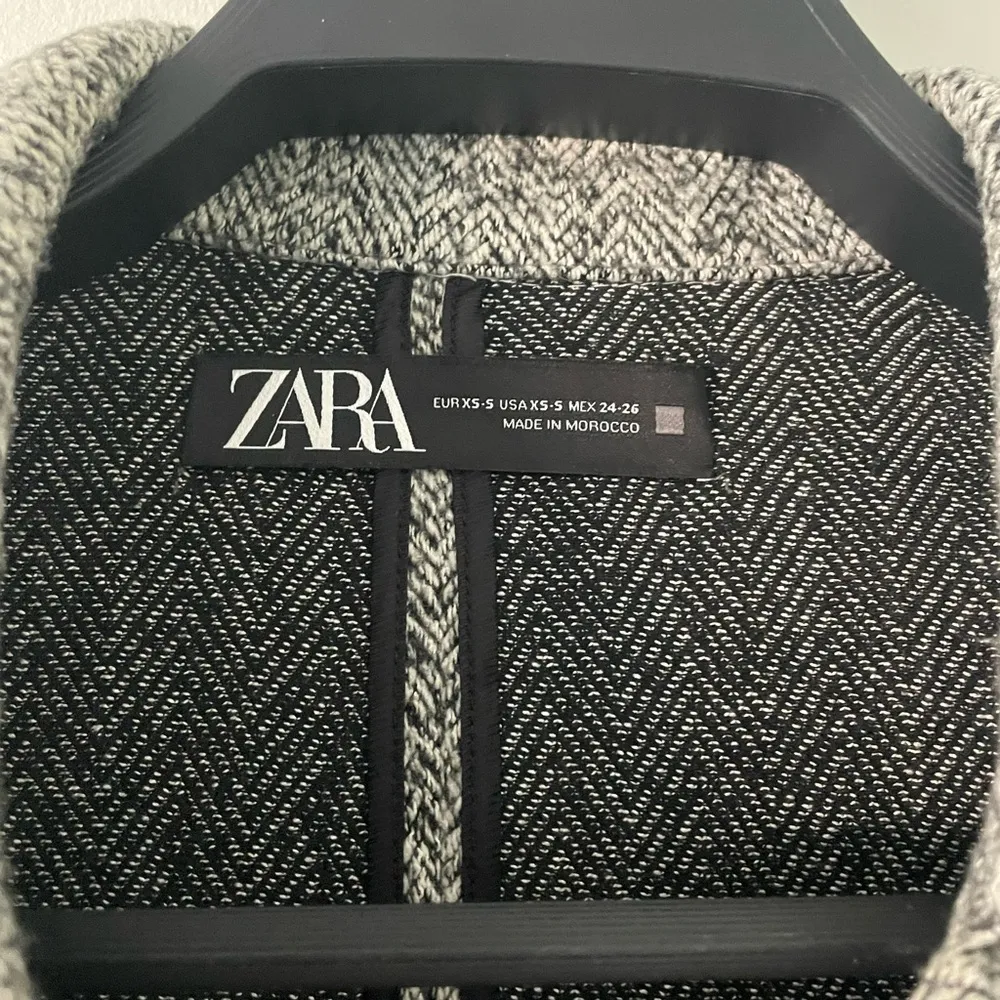 Zara Gray Button-Up Shirt - Image 5