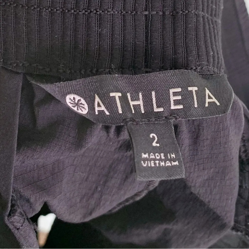 Athleta Mod Trekkie Short Black Sz 2 - Image 5