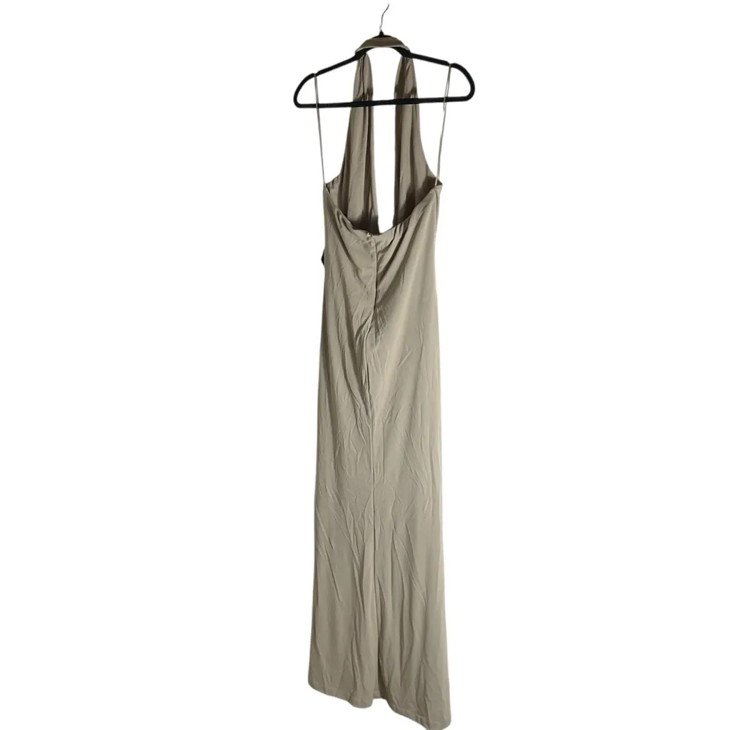 Zara beige Halter neck woman’s dress
Shell-shaped metal appliqué size medium - Image 8