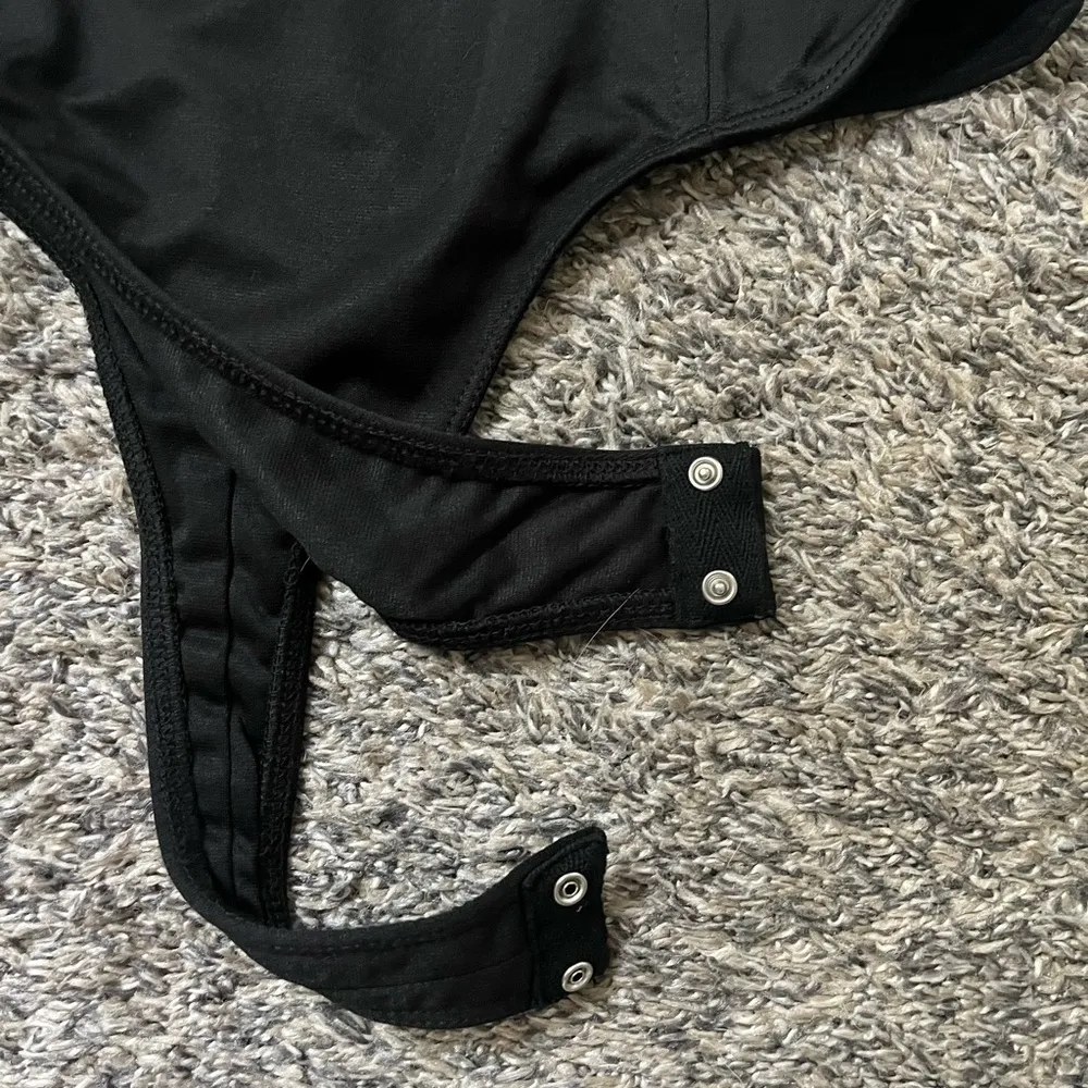 NWT Black ASTR The Label Thing Bodysuit with Sweetheart Neckline w/Silver Detail Size M - Image 4