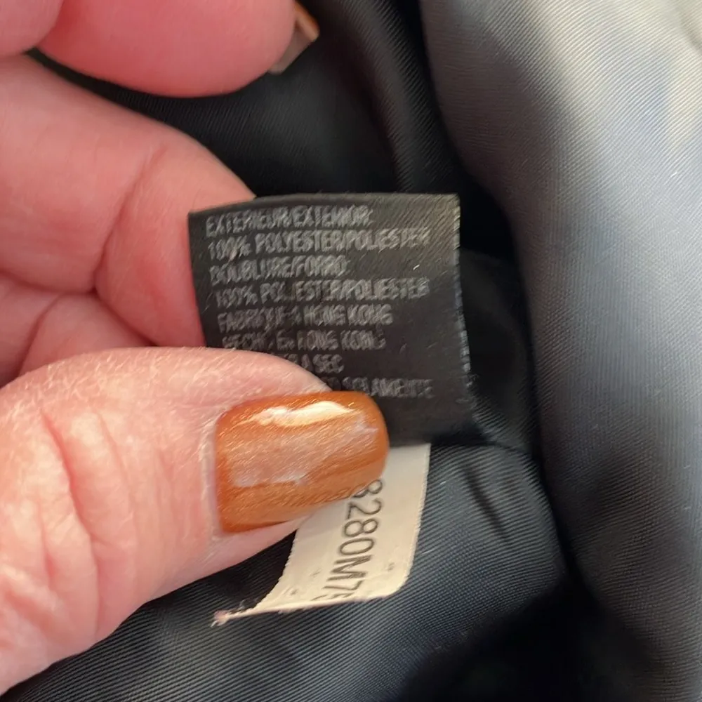 Tahari Arthur Levine Black Blazer With Zip Pockets & Snap Front Closure - Image 7