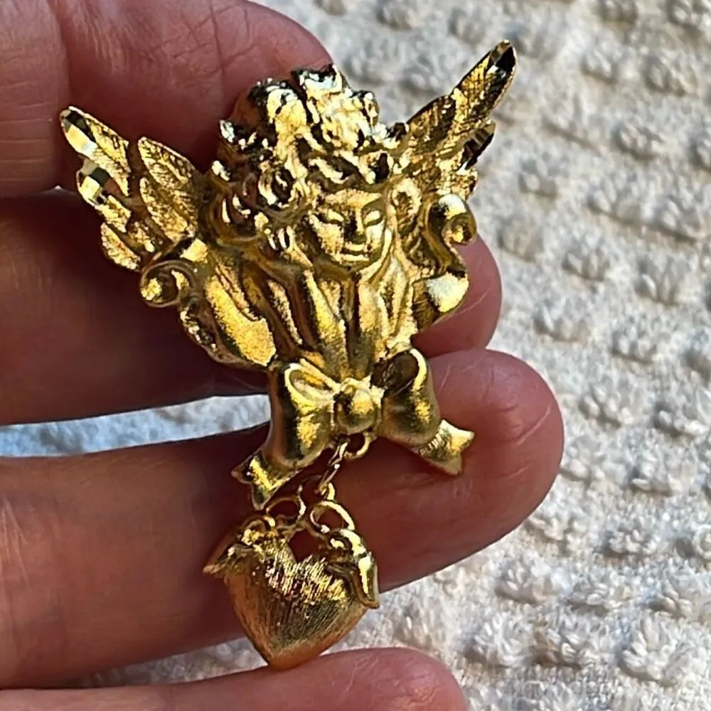 Vintage Cherub with dangle heart brooch USA stamped Gold - Image 5