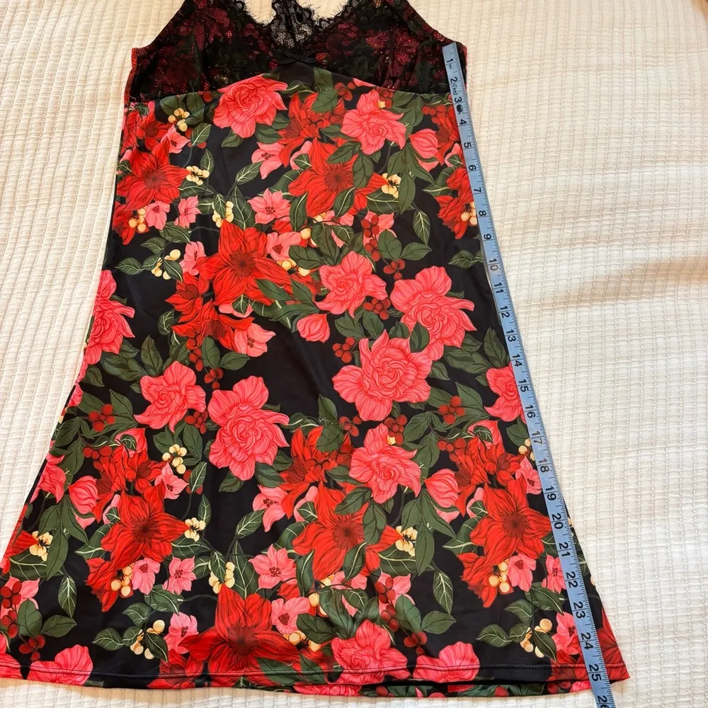 Body Touch Women's Red Floral Black Lace Silky Robe & Mini Slip Set Size Medium - Image 11