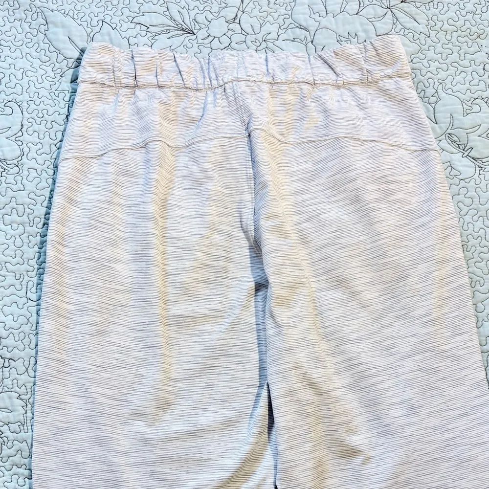 LULULEMON  On The Fly Pant 27” in 
Wee Are From Space Nimbus Battleship Sz 6🧡 - Image 8