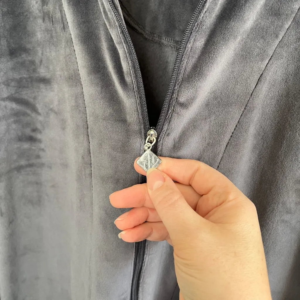 Eileen West Charcoal Gray Velvet Short Zip Robe Size S/M Sleepwear - Image 7