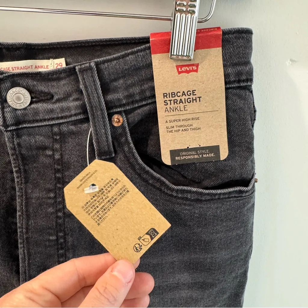 NWT Levi’s Ribcage Ankle Straight Leg Jeans in Loom About Medium Wash Black 29 - Image 3