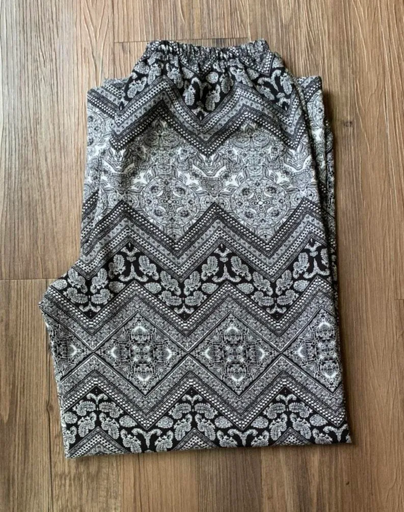 Black & White Cropped Wide Leg Pants - Image 3