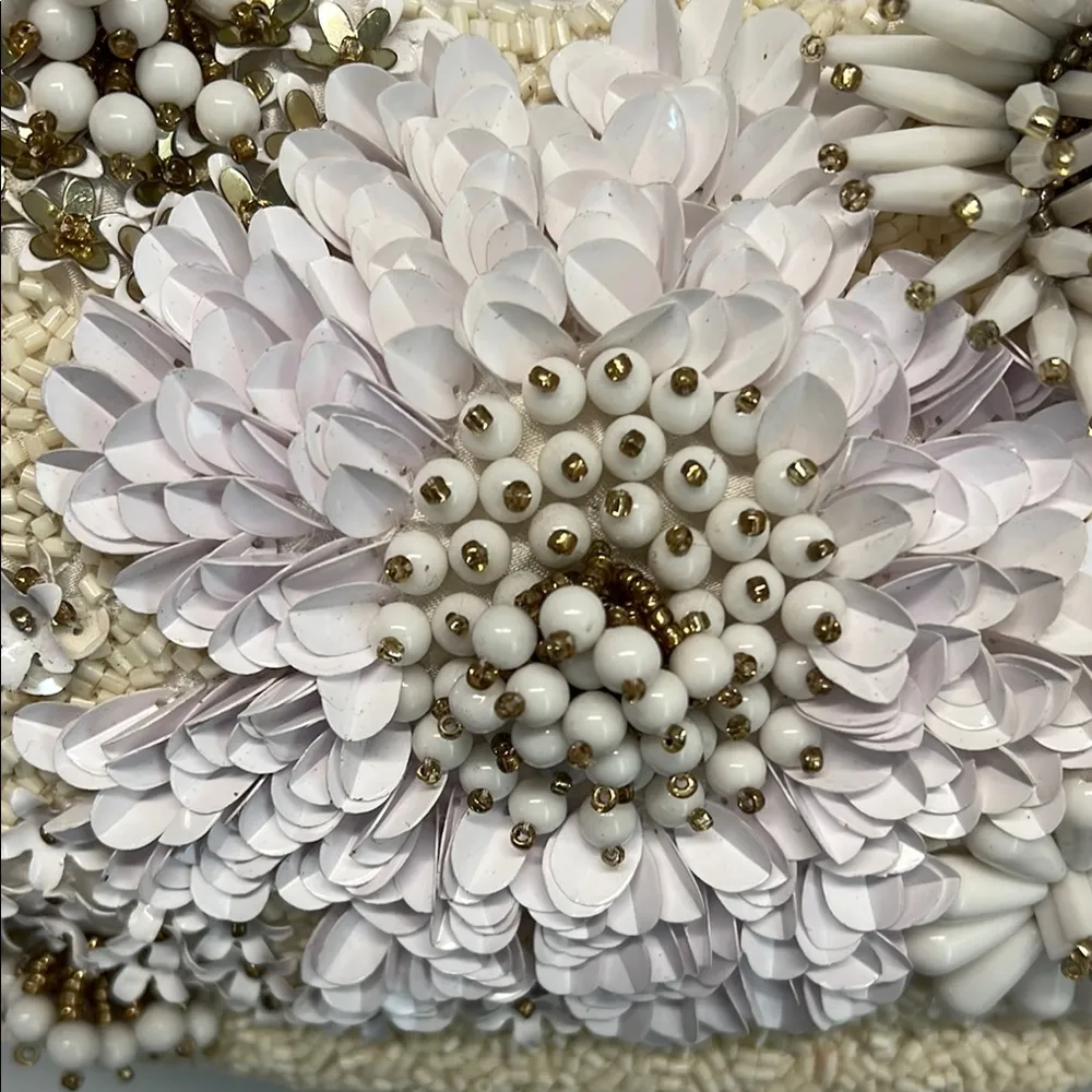 Elegant Cream and White 3D Floral Shoulder Bag 💜✨ - Image 2