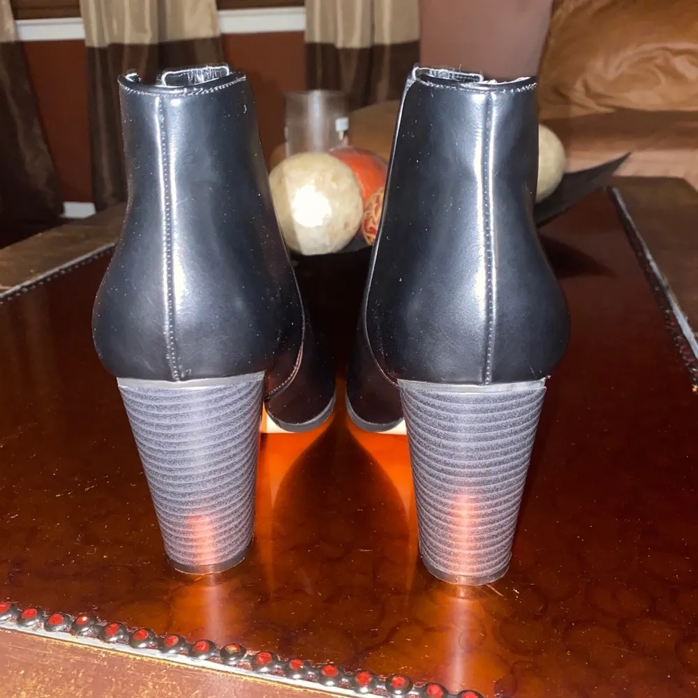 Booties. Size 10 - Image 3