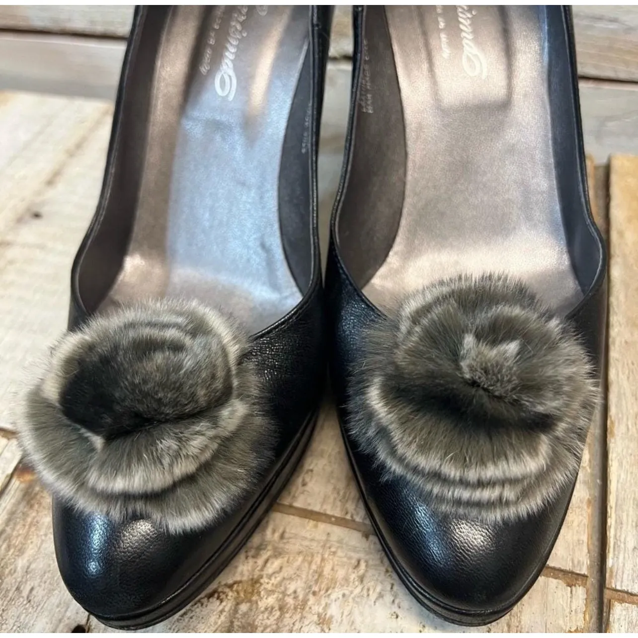 Vintage Charisma Italy Black Leather Heels w/ Real Mink Fur Pom Pom Size 8.5 - Image 6