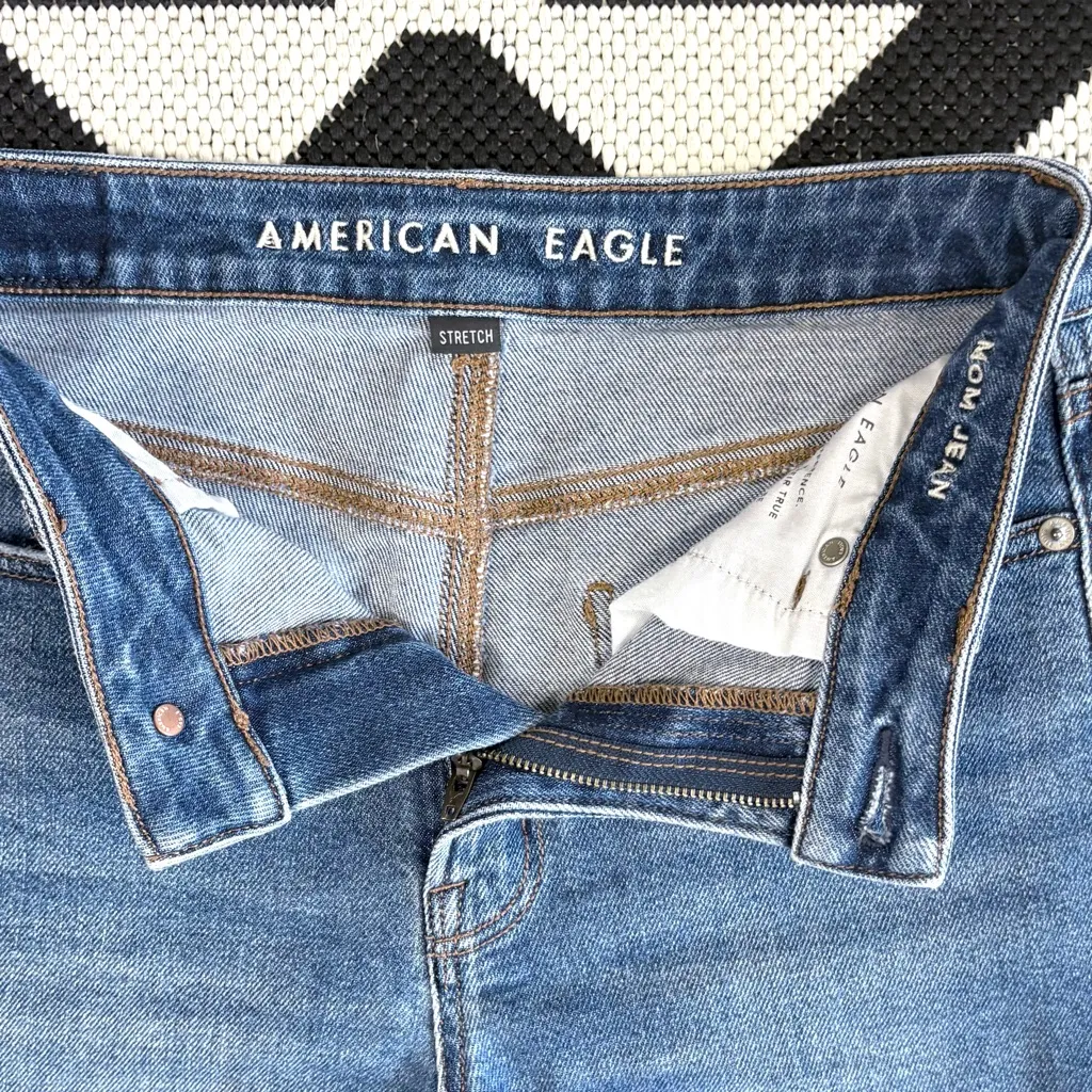 American Eagle Stretch Ripped Mom Jeans in Easy Breezy Blue Size 0 - Image 11