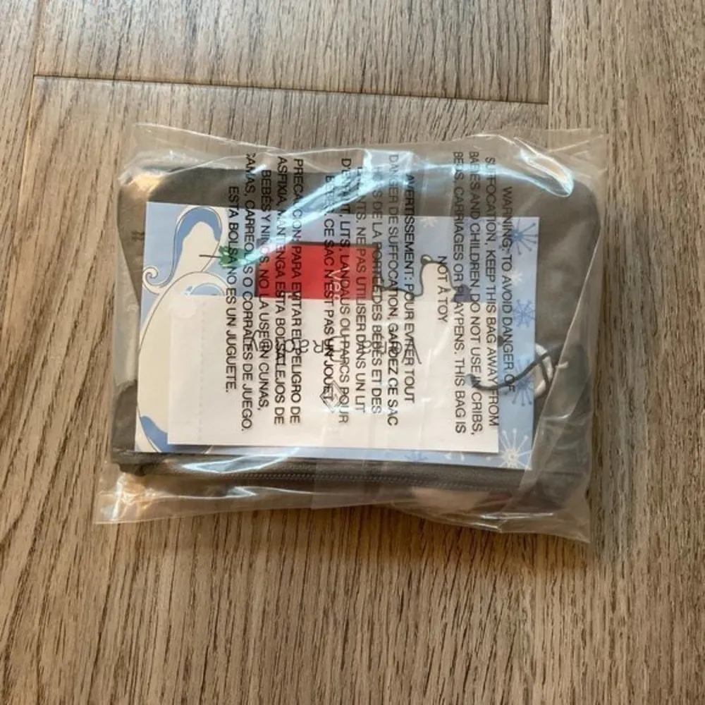 Vera Bradley Peanuts® Zip ID Lanyard in Snoopy and Woodstock Sled NWT - Image 3