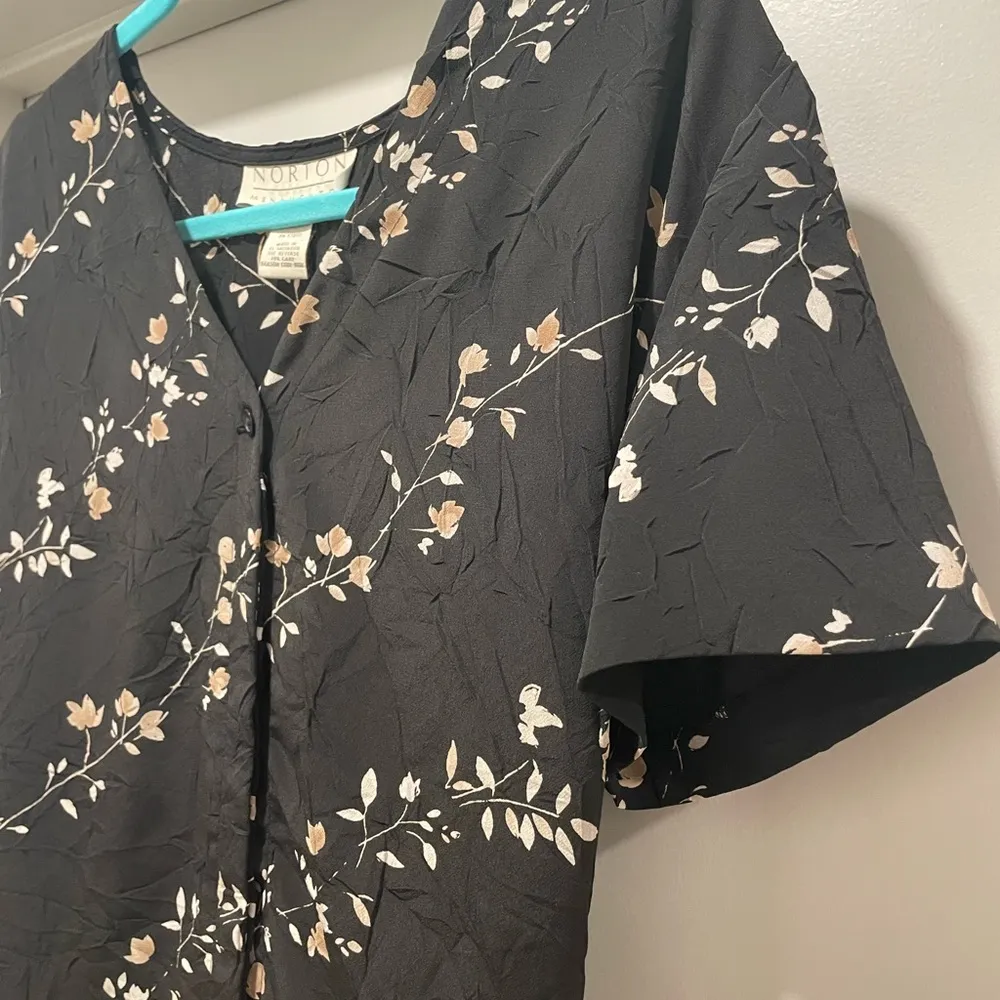 VTG 90s Norton McNaughton Black & Cream Floral V-Neck Button-Up Blouse - L - Image 5