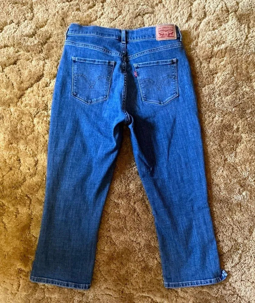 Levi classic faded capris - Image 8