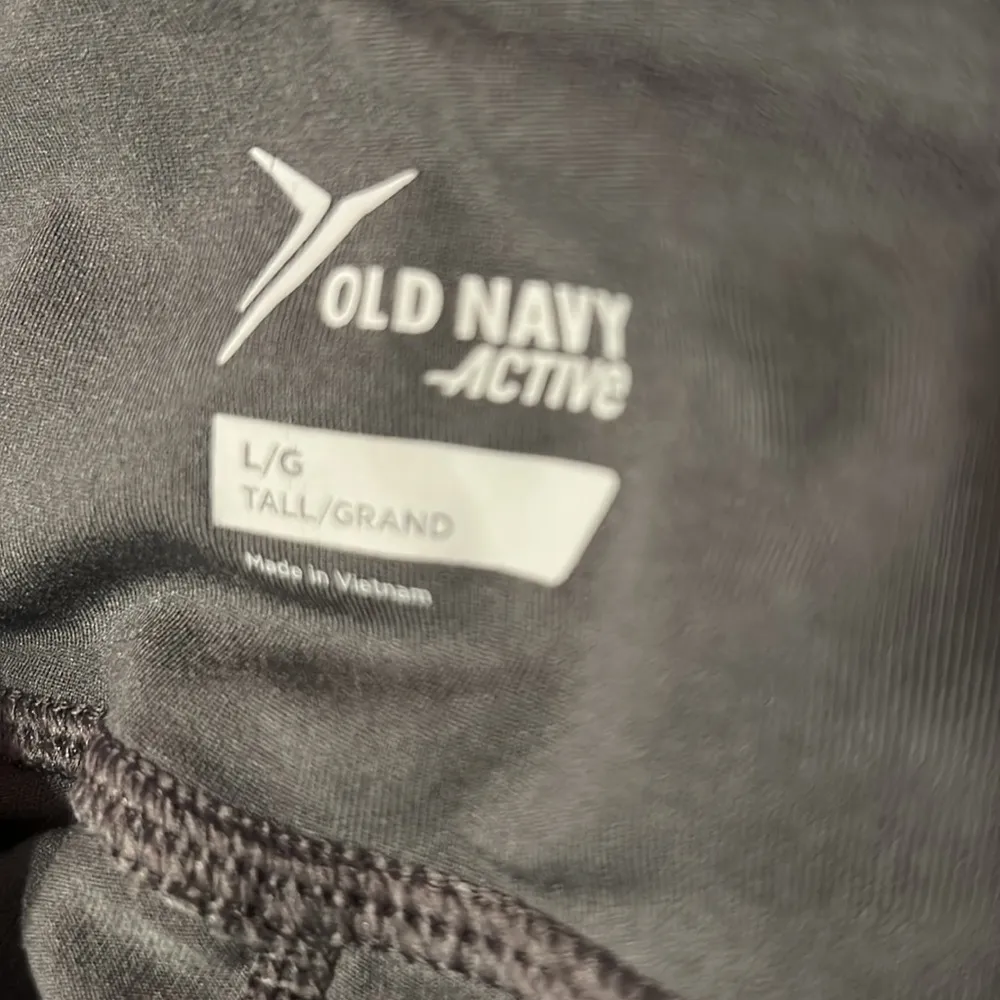 Old Navy  active tall L workout capri pant - Image 4