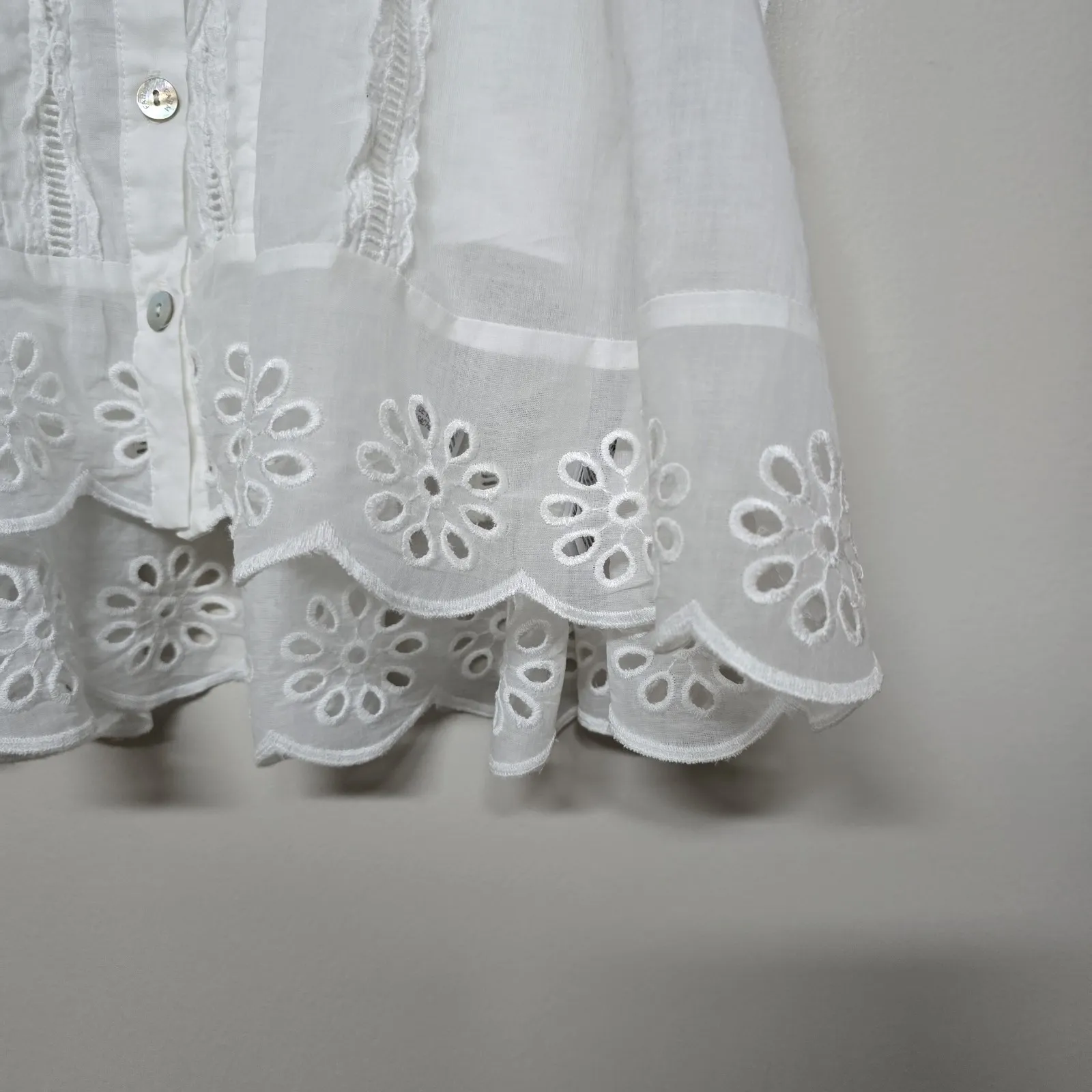 Farm Rio Off White Sleeveless Cotton Eyelet Scalloped Collar Button Blouse Top M - Image 3