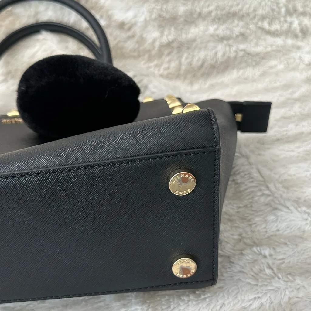 MK Michael Kors gold studded black handbag with heart keychain 🖤 - Image 10