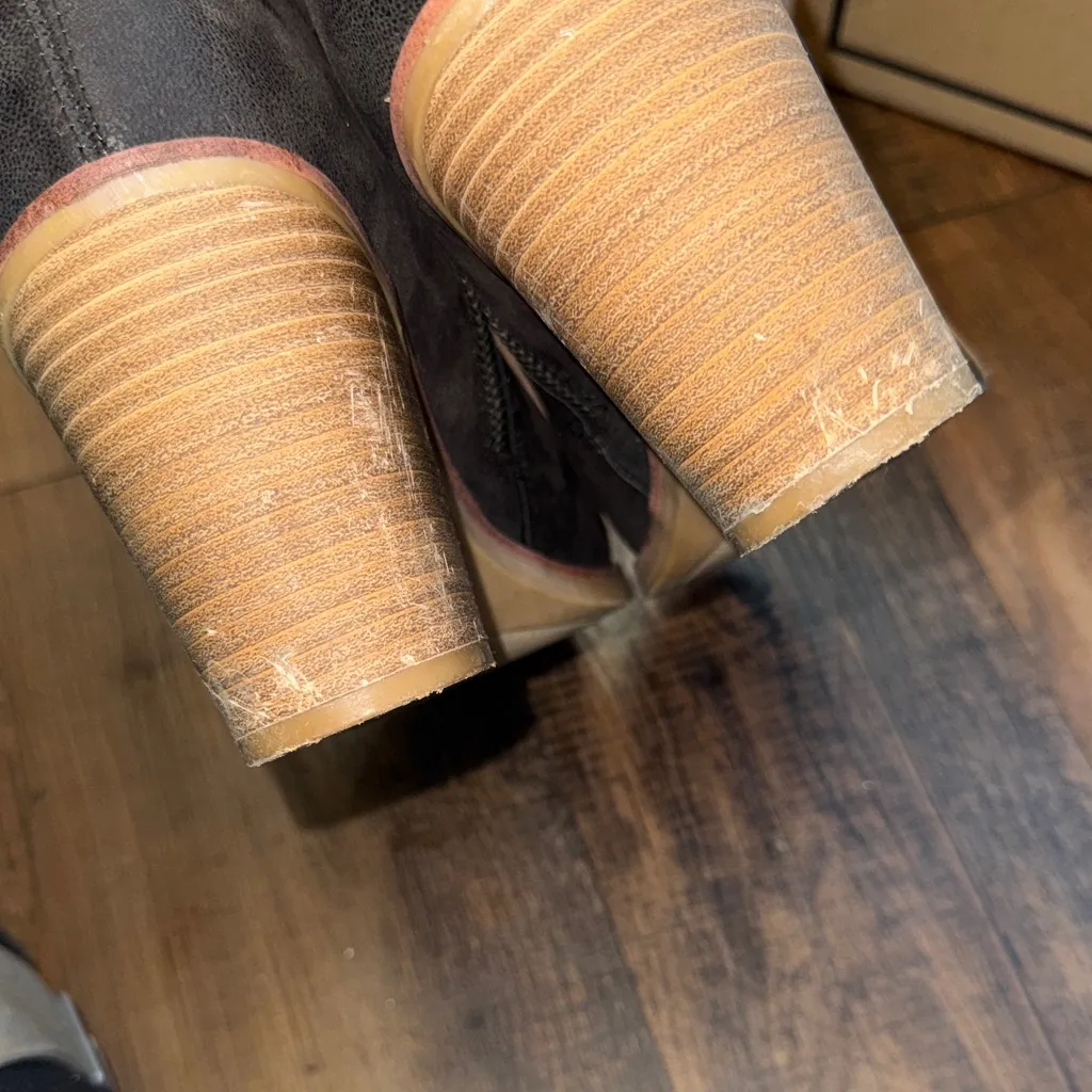 MIA Black Ankle Booties with Brown Heel - Image 11