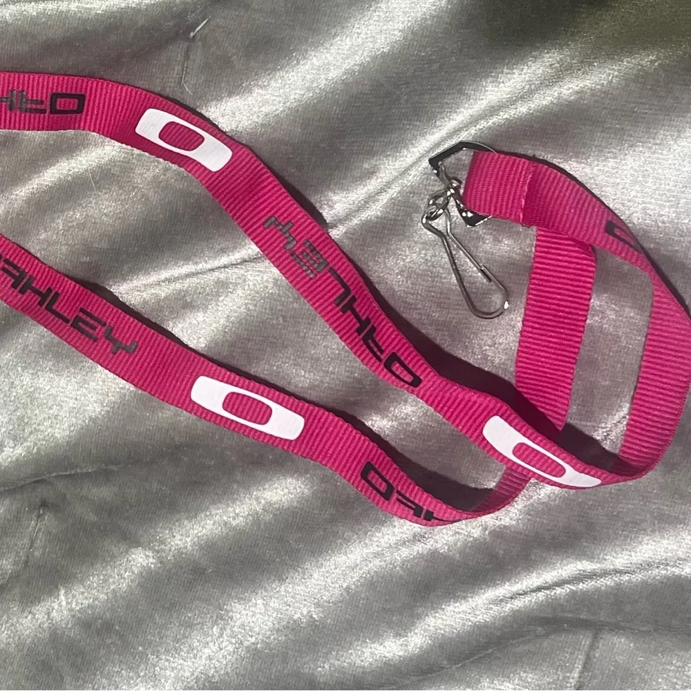 Oakley lanyard, lightweight, hot pink - Image 2