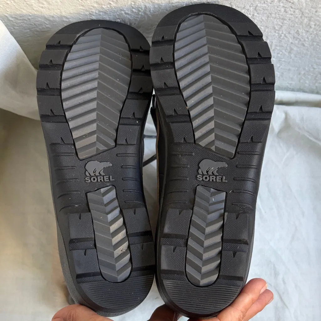 Sorel Charcoal Boots with Faux Fur Lining - Image 4