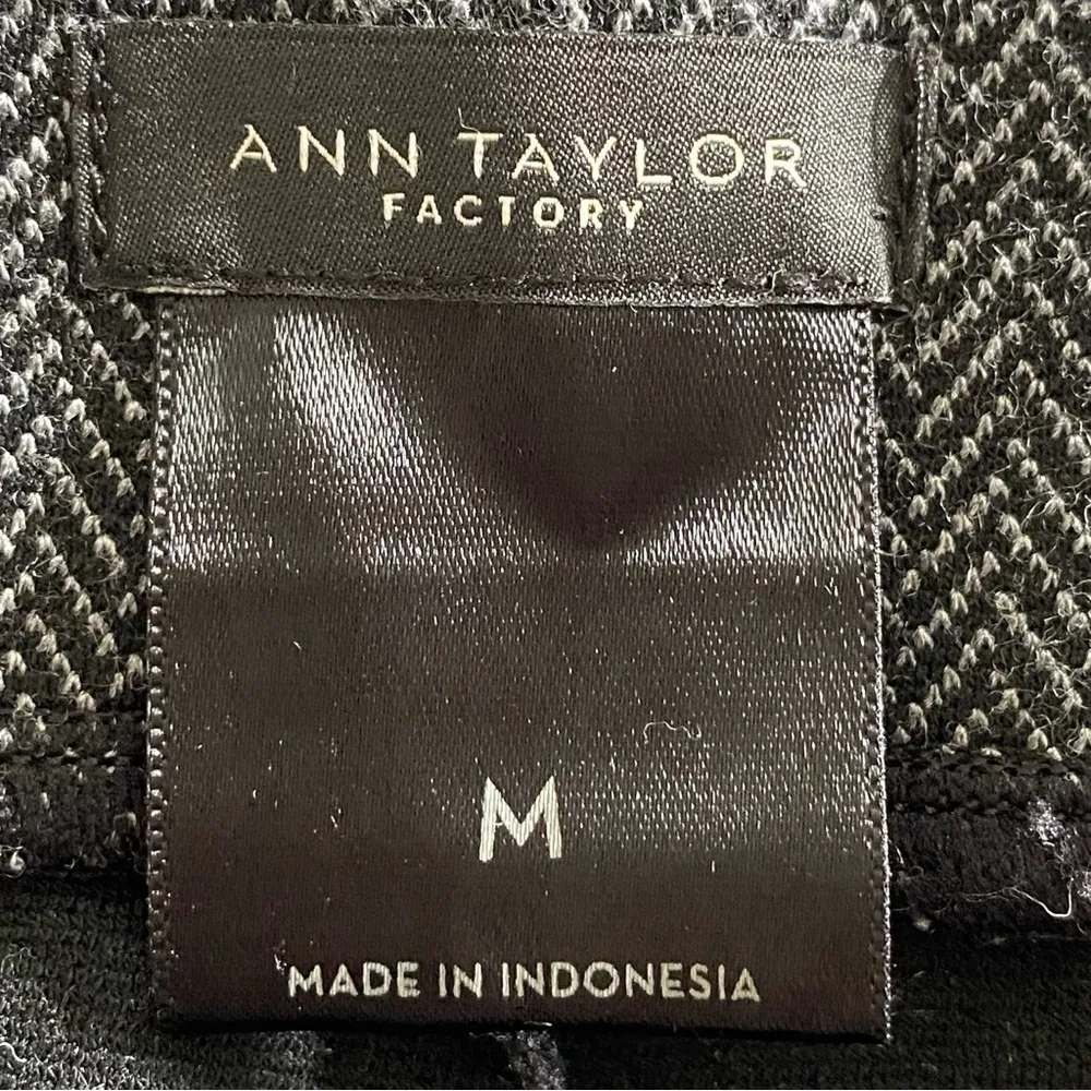 ANN TAYLOR FACTORY black and grey herringbone leggings. Size Medium. EUC - Image 11