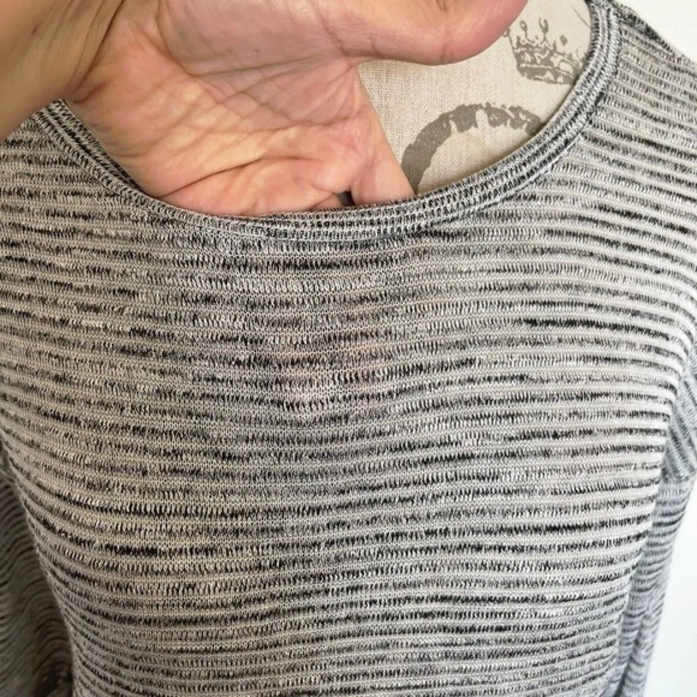 H&M Divided Womens Gray Light Sweater Stretch Sz XS Knit Textured Rolled Sleeve - Image 4