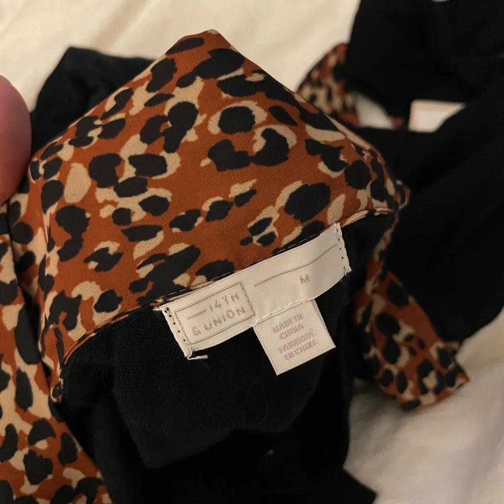 14th & Union Tie Scarf Knit Pullover Sweater Size Medium Black Animal Print New - Image 4