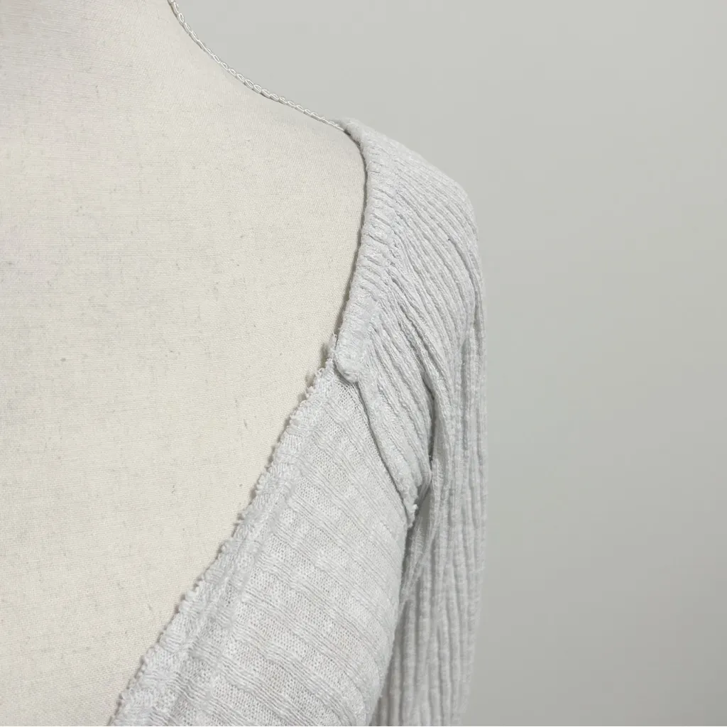 Urban Outfitters Pale Gray Cropped Half Puff Sleeve Ribbed Knit Twist Lena Top - Image 3