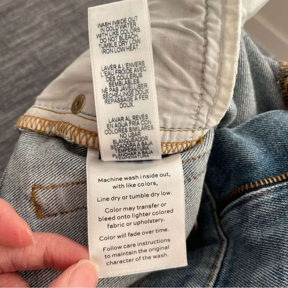 FRAME Denim Le Boy Distressed Straight Ankle Cropped Jeans in McLane | 27 - Image 13