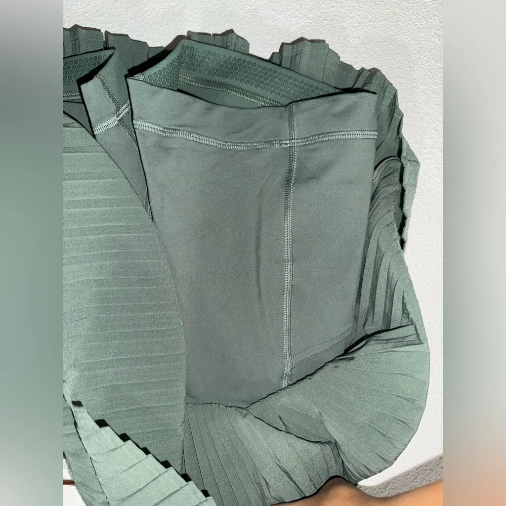LULULEMON Varsity High-Rise Pleated Tennis Skirt size 4 - Image 6