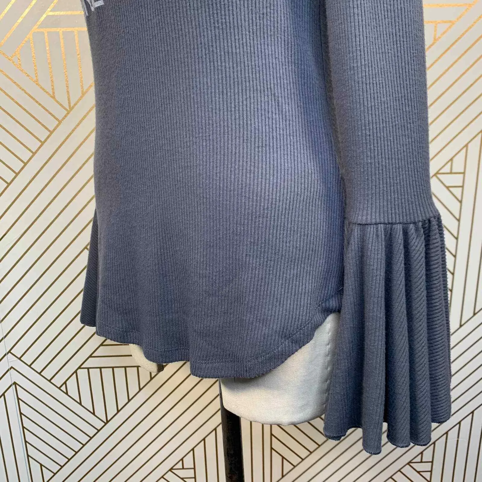 NWT Chaser One Heart Rainbow Love Rib‎ Peplum Sleeve Shirttail Tee Gray Size XS - Image 5