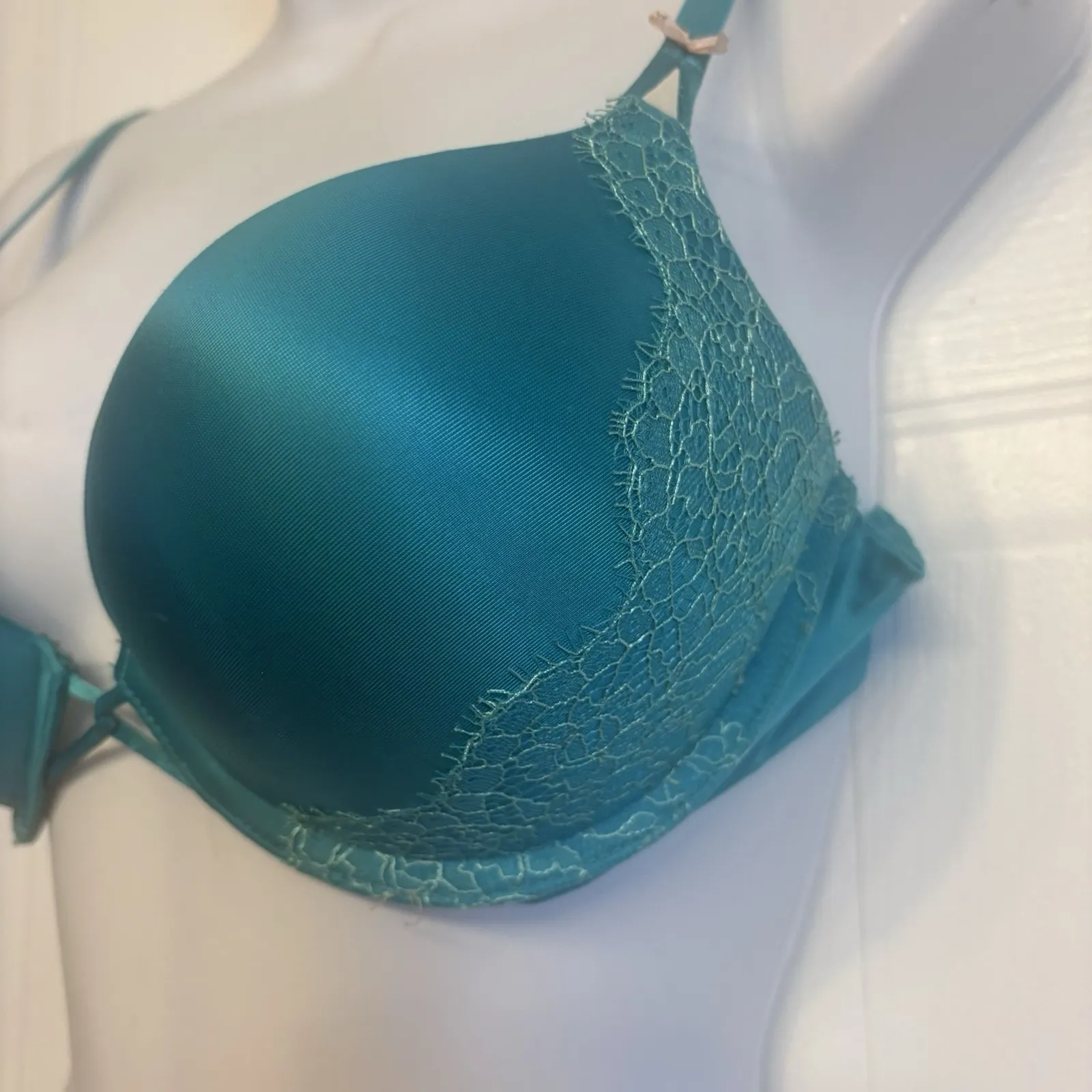 Victoria's Secret‎ Bombshell Plunge Super Push-up Bra Size 36B Satin Lace Teal - Image 2