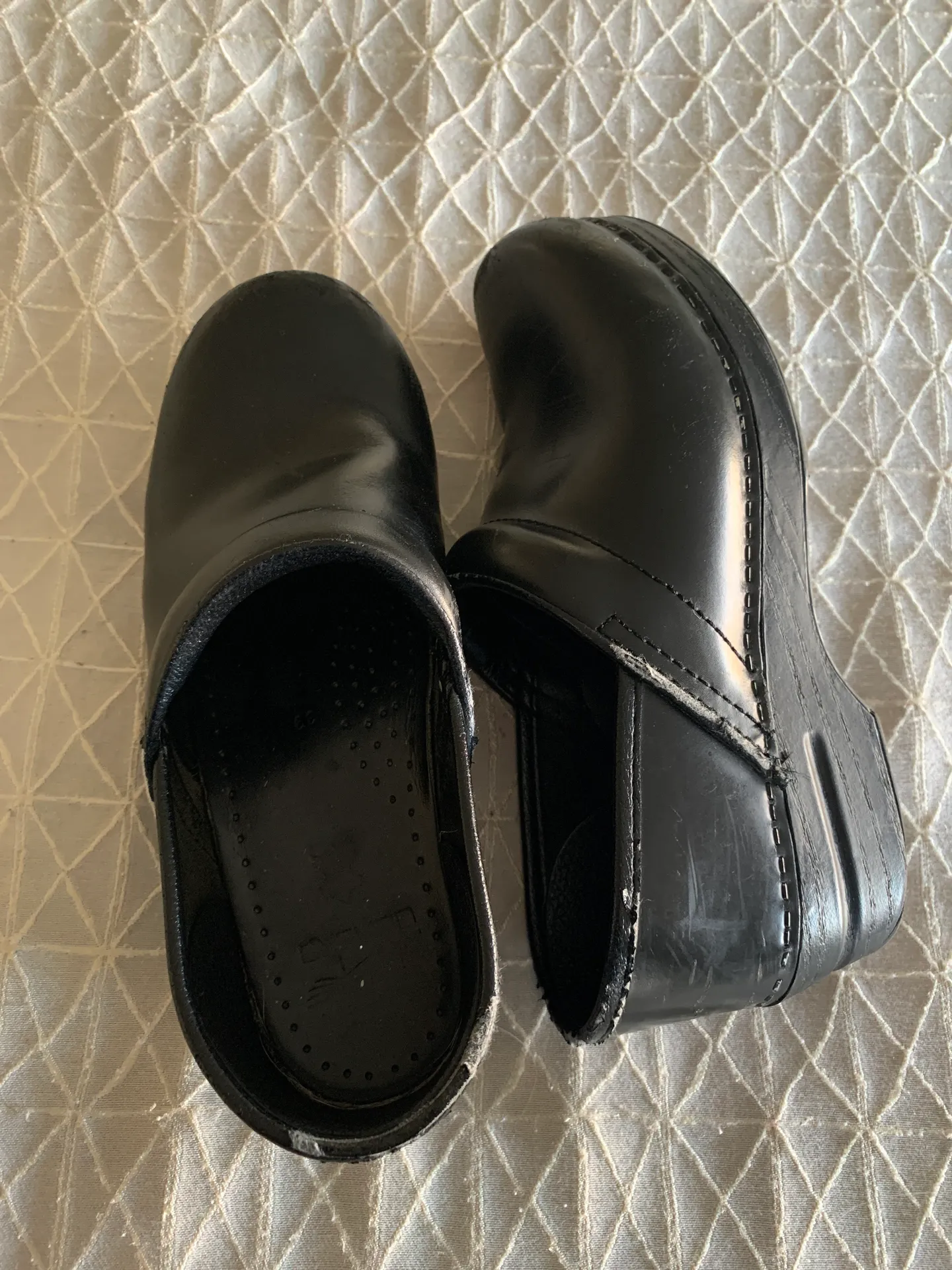 Black Clogs, Size 39 - Image 4