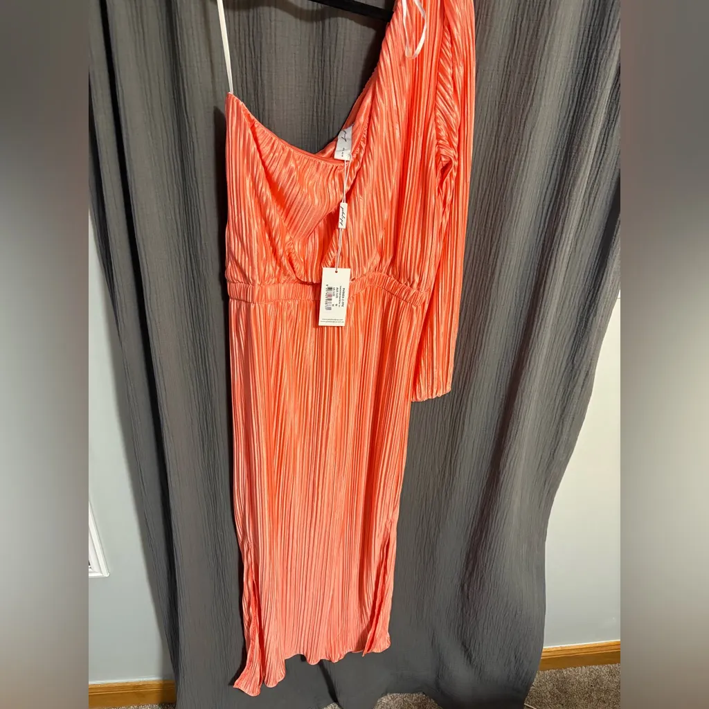 Petal and Pup Pontee One Shoulder Pleated Midi Dress - Image 7