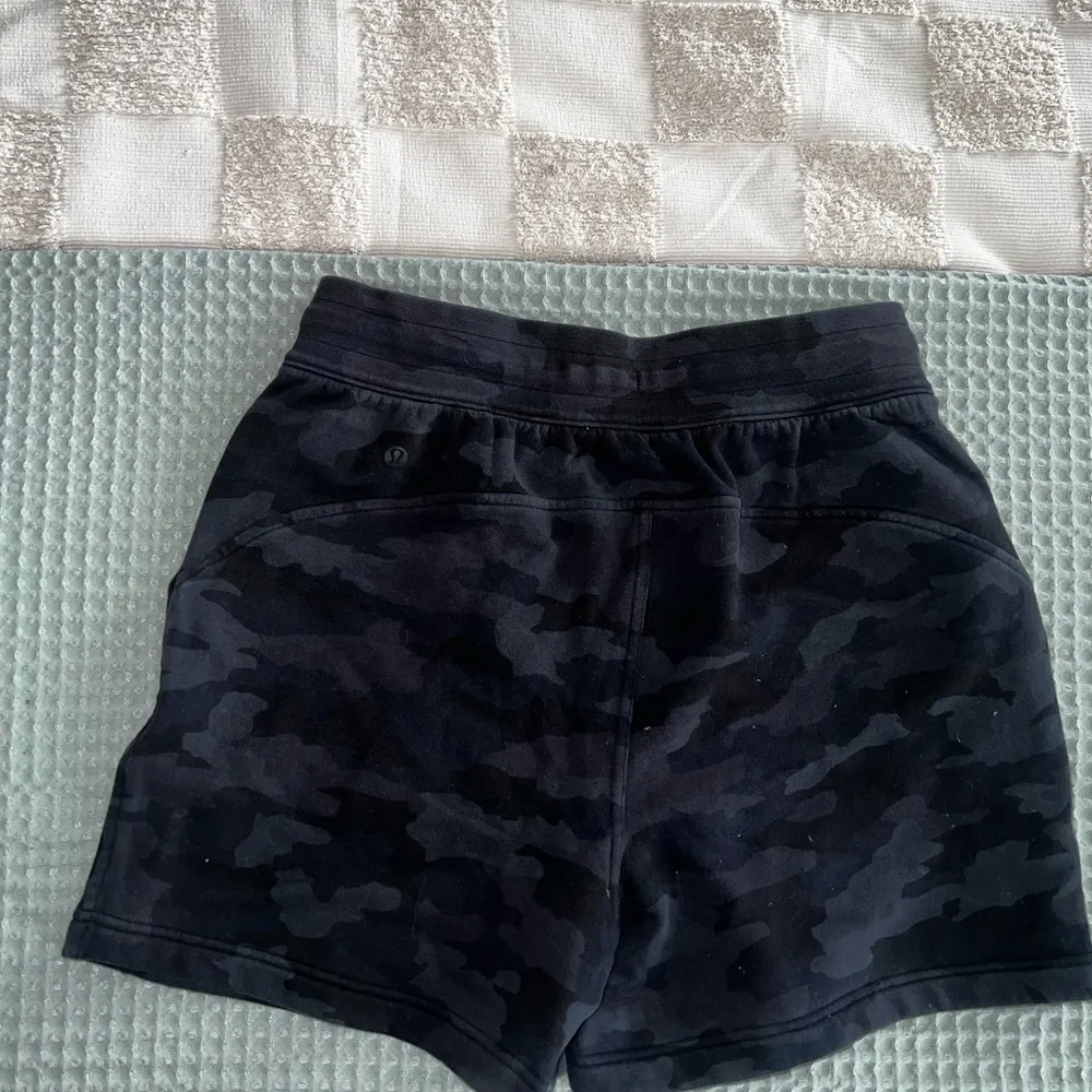 Lululemon Scuba High-Rise Short 5”
Size 8 - Image 7