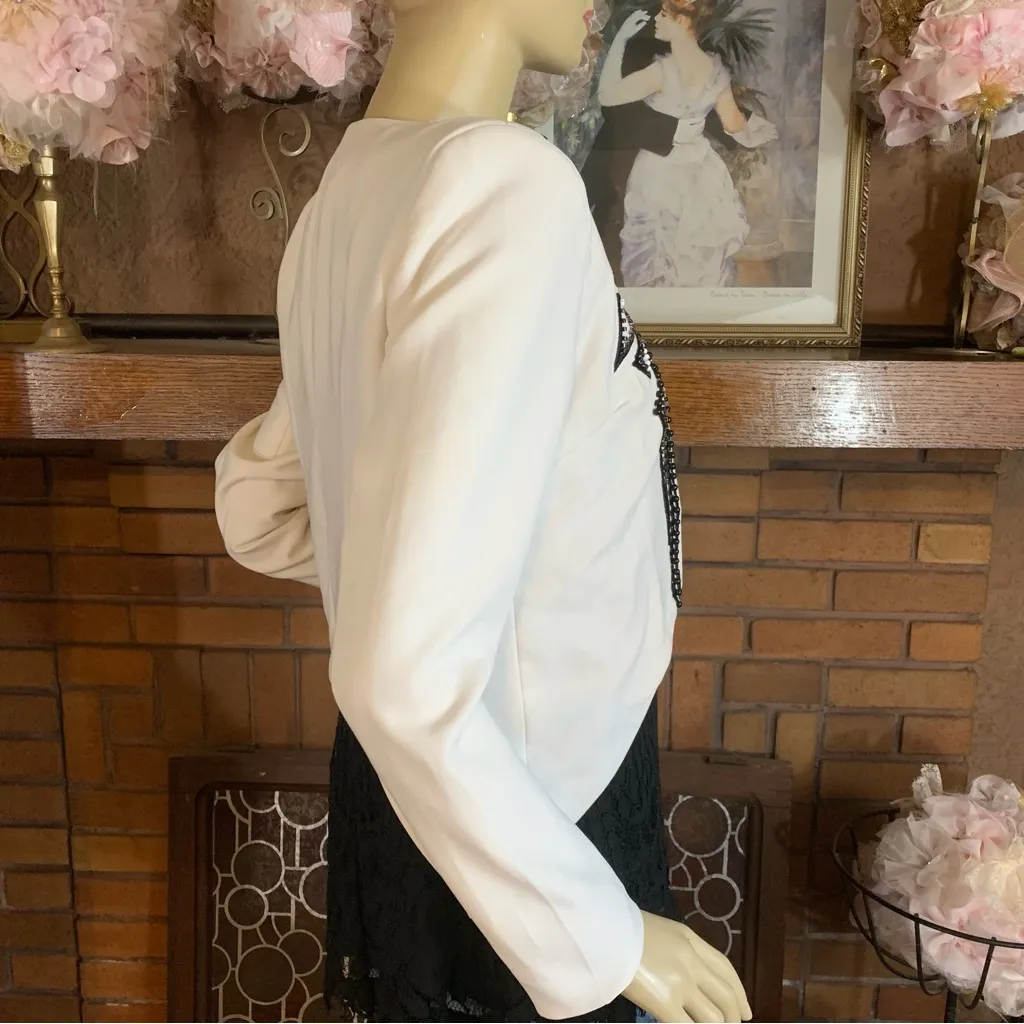 MUSES BY SHOP OFF WHTIE WITH BLACK AND SILVER BEADING CROPPED BLAZER (M) - Image 10