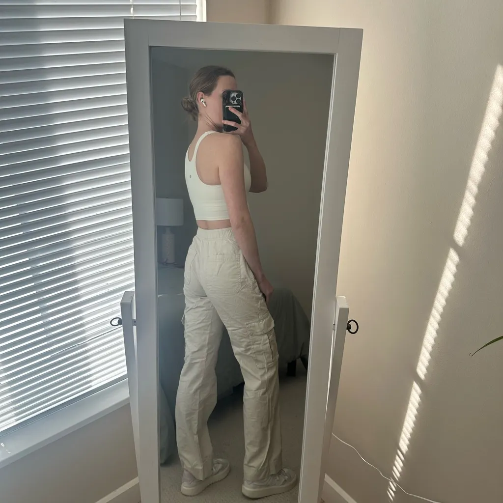 A&F Women's Cream Relaxed Cargo Pants - Image 11