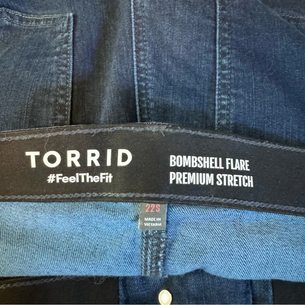 Torrid Bombshell Flare Premium Stretch High Rise Jeans Sz 22S Dark Wash - Image 10