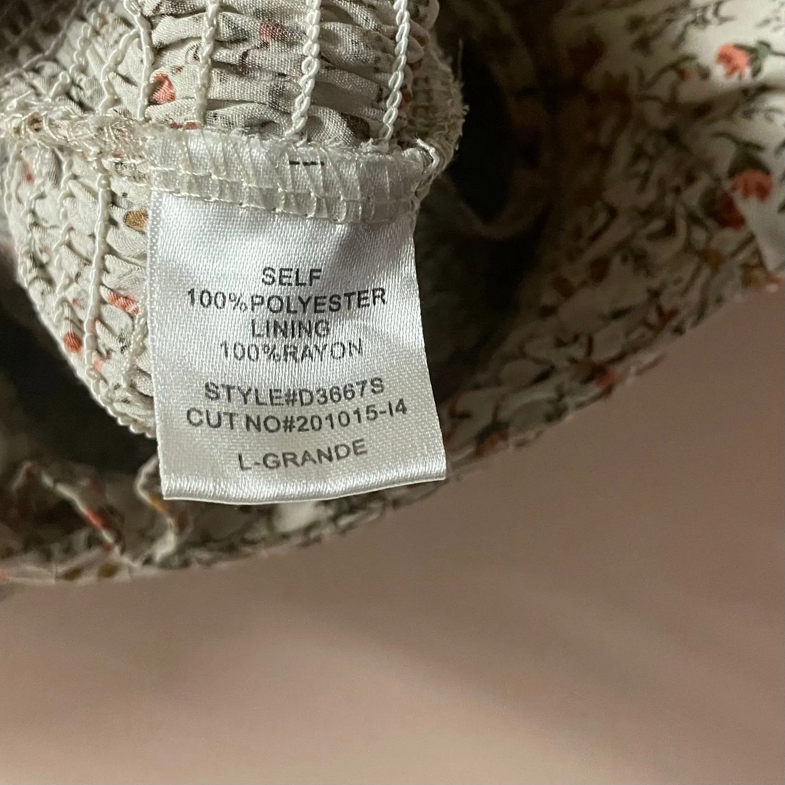 Blush Beige Floral Smocked Bodycon Mini Dress Size L GUC - Image 4