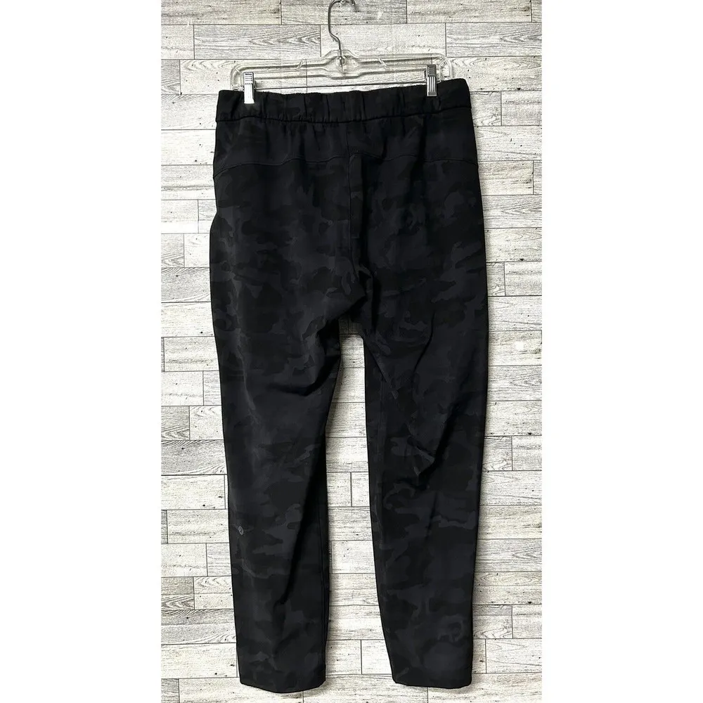 Lululemon On The Fly Pant *28” - Incognito Camo Multi Grey / Coal / Size 8 - Image 2