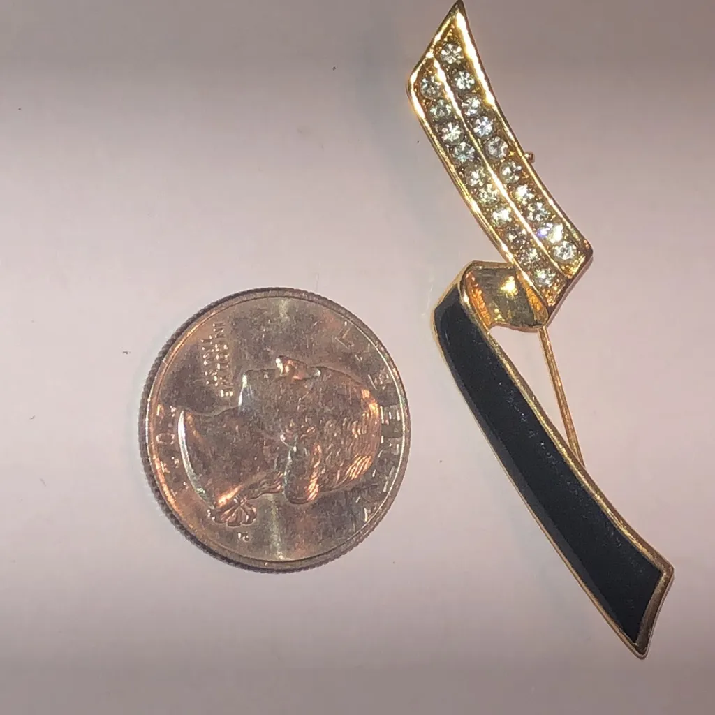 Elegant Vintage Gold Tone and Black Enamel Rhinestone Brooch - Image 3