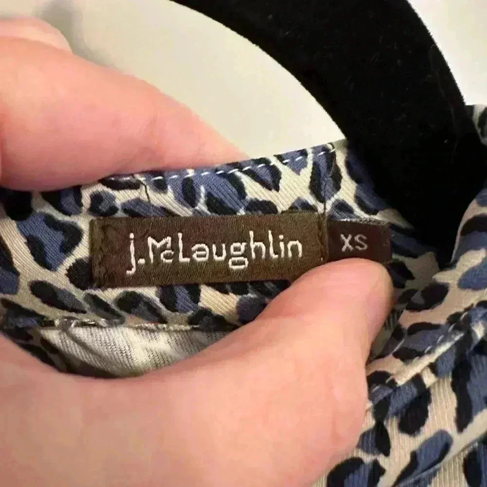 J. McLaughlin Keyhole Twist Neck Blue Cheetah Print Catalina Cloth Blouse - Image 3