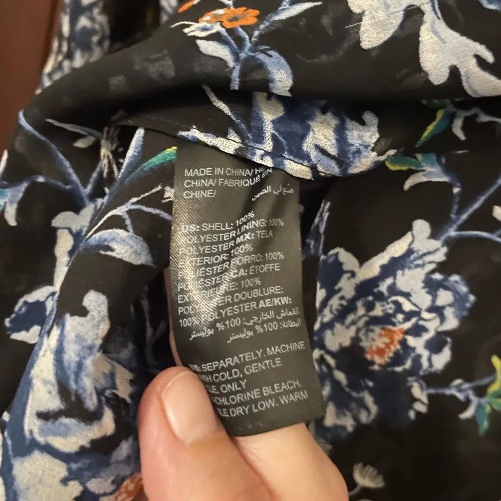 White House Black Market Floral Blouse~Size 6 - Image 4