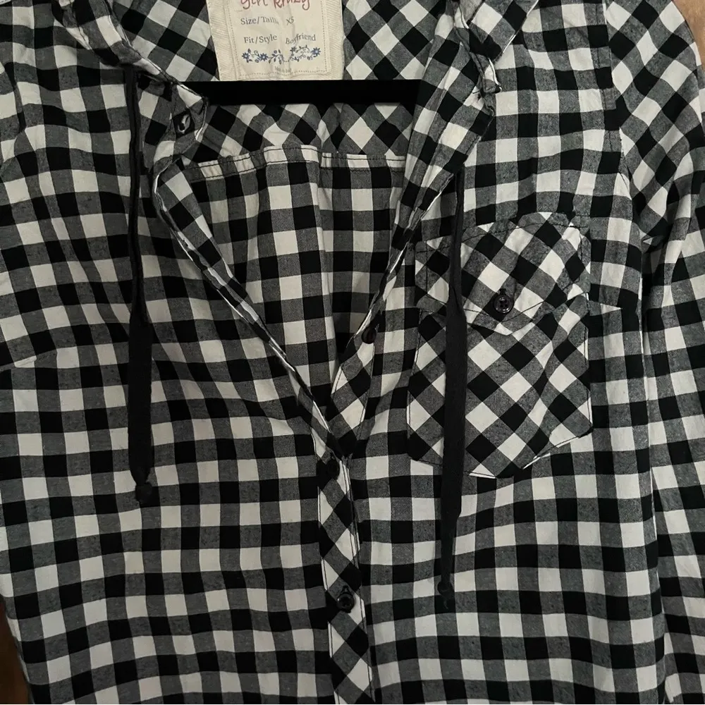 Girl Krazy White and Black plaid hooded button up top. Warm & cozy - Image 4